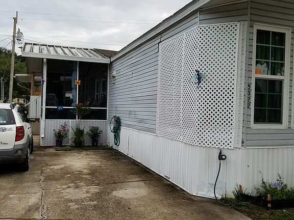 Front side/Screen Porch