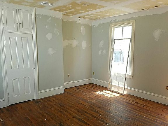 5th image of 411 5th St