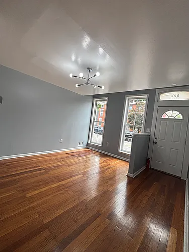 922 W Lombard St Photo 1