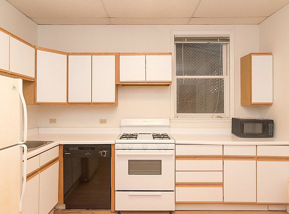 5th image of 3706 N Hermitage Ave