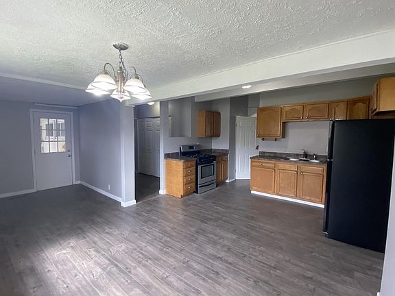 5th image of 3235 Essex Dr