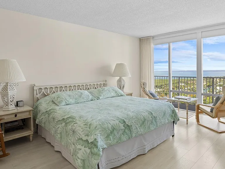 881 Ocean Dr #24C — Photo 12