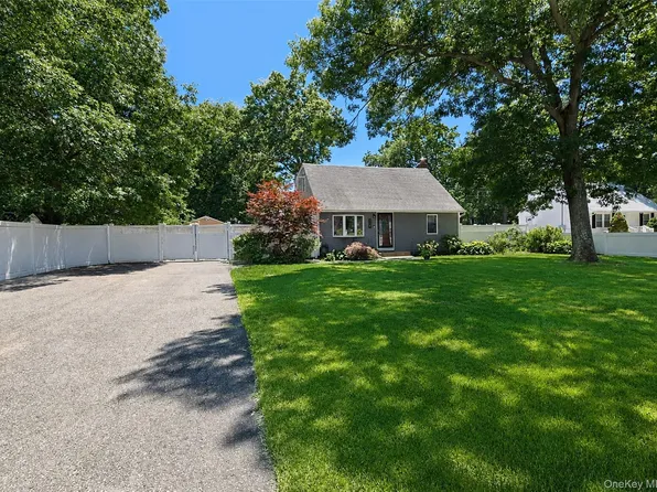 348 Furrows Road, Holbrook, NY 11741
