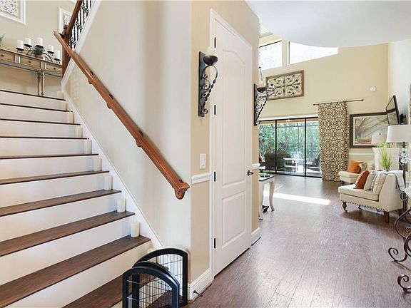 3rd image of 4740 Lago Vista Cir