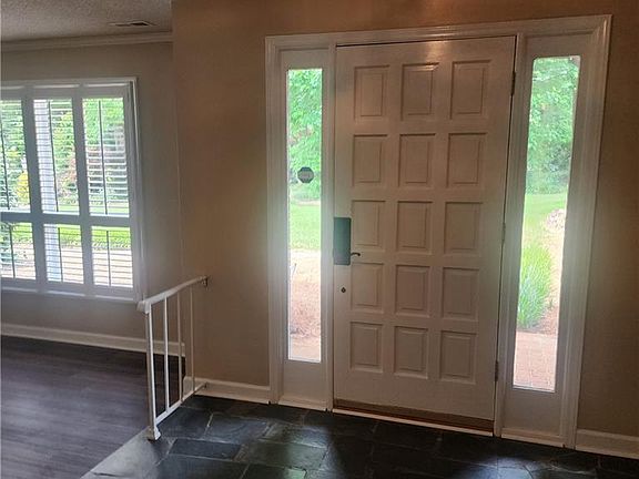 3rd image of 1077 Laverne Ln