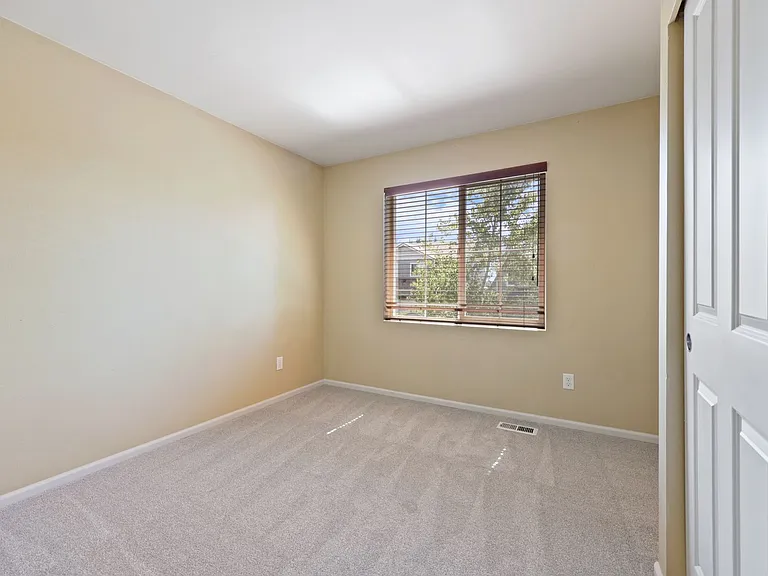 1094 Ebbets Dr SW — Photo 30