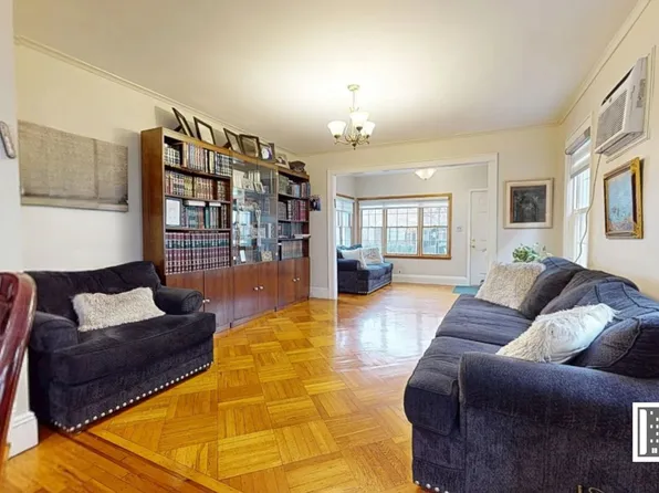 1992 New York Avenue image 2 of 18