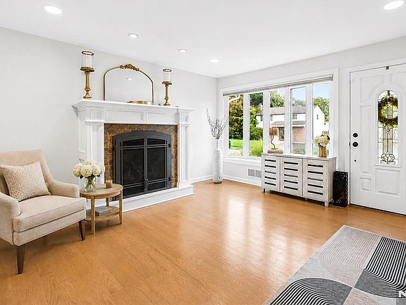 4th image of 79 Bergen Ave