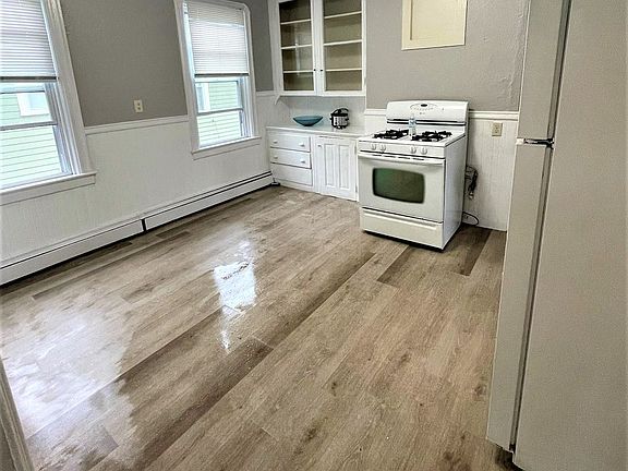 2nd image of 82-84 Huron St #3