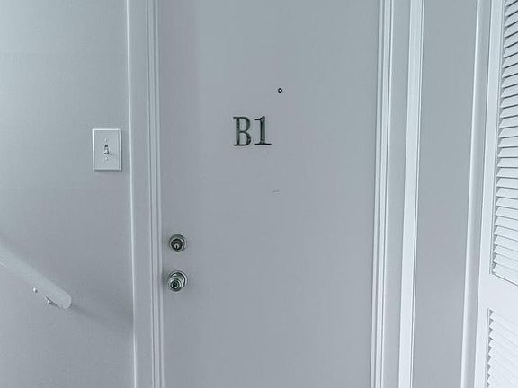 4th image of 4510 Washington Blvd #B1