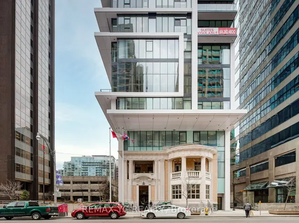 426 University Ave, Toronto, ON