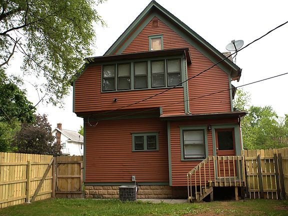 4th image of 1004 Lasalle Ct W