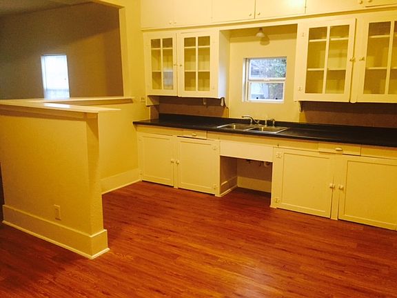 4th image of 409 Monticello Ct