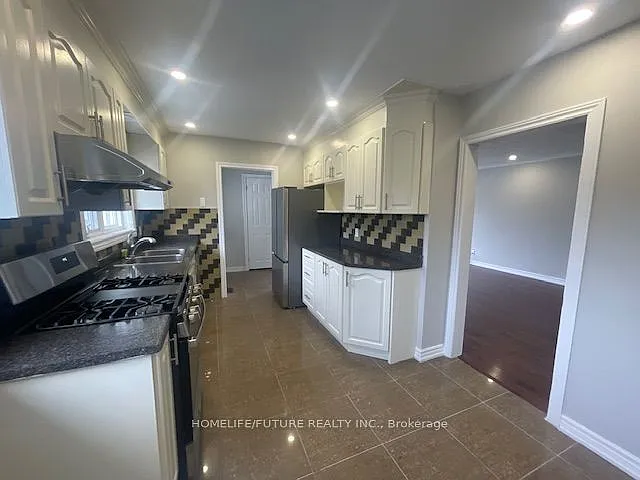 18 Albacore Cres #MAIN — Photo 9
