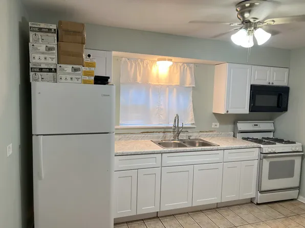 2603 Rohlwing Rd #2B, Rolling Meadows, IL 60008