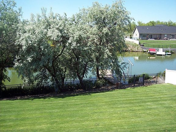 2nd image of 900 Camas Pl