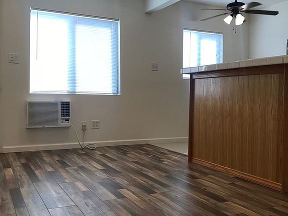 3rd image of 4810 Lincoln Ave APT B