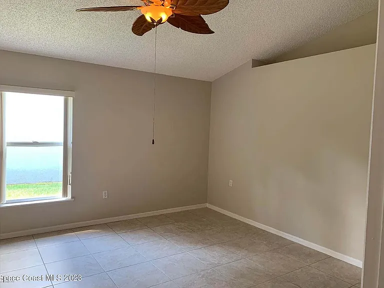 1736 La Maderia Dr SW — Photo 5