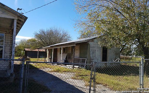 4th image of 915 7th St