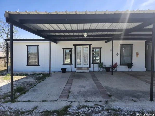 1010 County Road 6710, Natalia, TX 78059