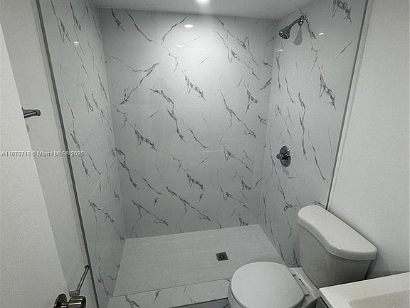 4th image of 2515 Polk St