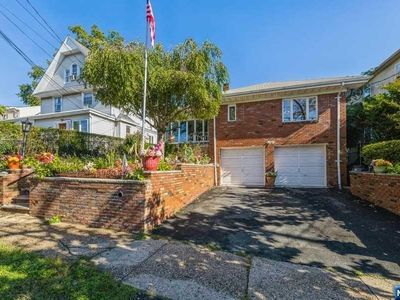121 E Harriet Ave, Palisades Park, NJ, 07650