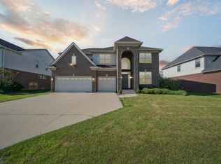 50256 Maywood Dr, Canton, MI 48188