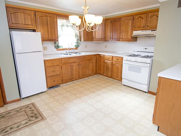3rd image of 439 West St S