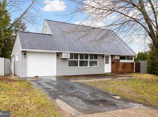 57 Quail Rd, Levittown, PA 19057