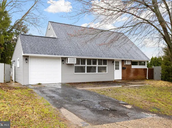 57 Quail Rd, Levittown, PA 19057