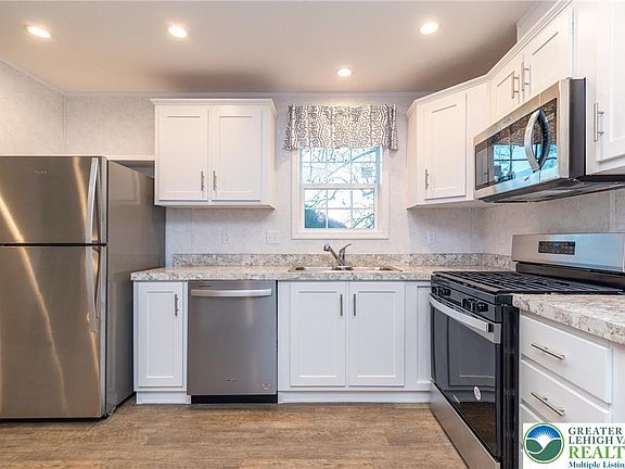 3rd image of 465 Royal Manor Rd Lot 1