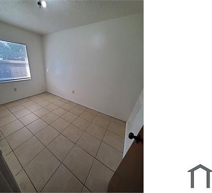 2nd image of 730 E Garden St #5