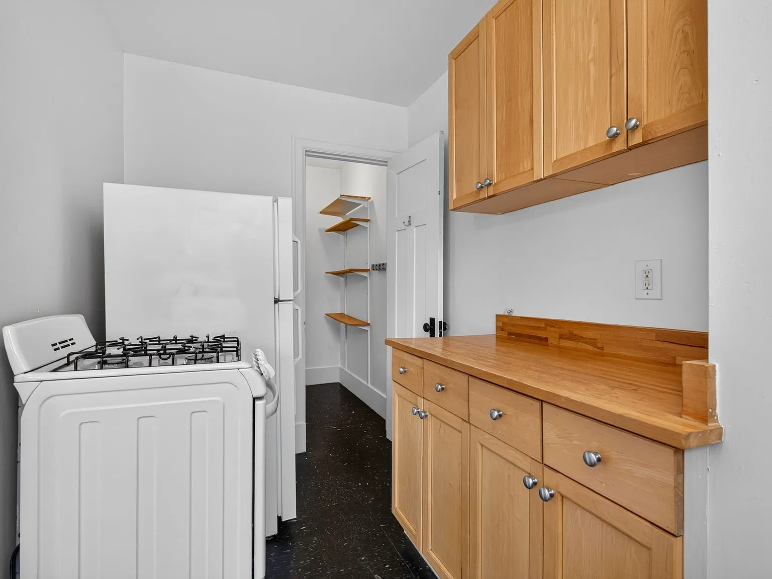 Chester Apartments — Photo 2