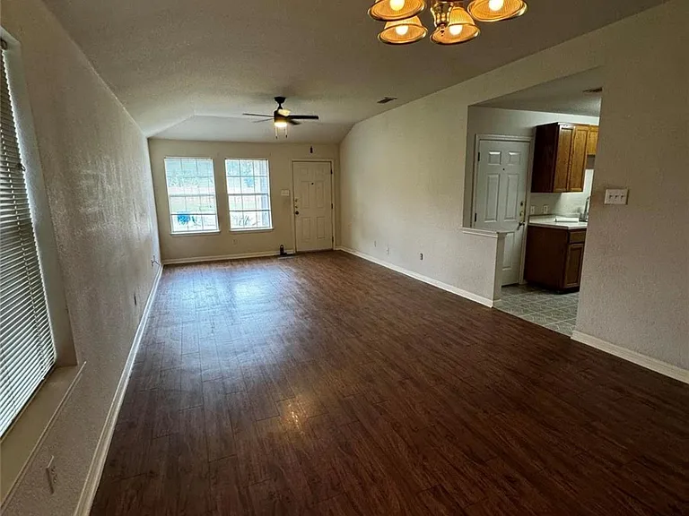 8613 Talyne Chaise Cir #B — Photo 2