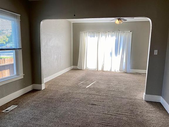 4th image of 1415 Holly Dr