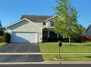 725 Robert Dr, Woodstock, IL 60098