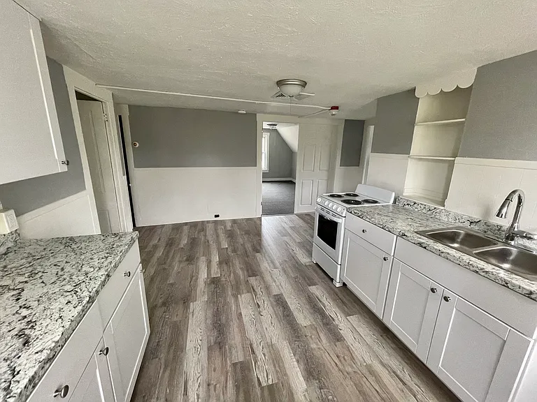 656 Main St #3 — Photo 6
