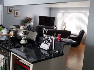 1055 Hawthorne Ln, Brookfield, WI 53005