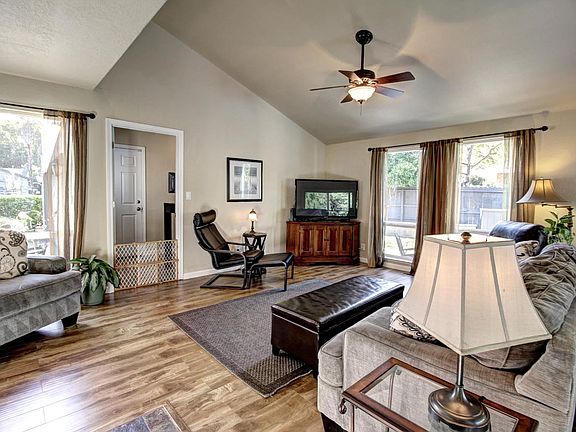 3rd image of 9559 Golden Dr