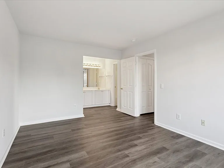 100 Post Oak Rd — Photo 13
