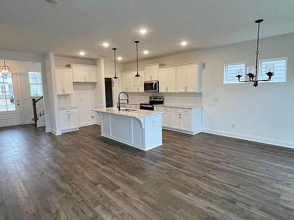 3rd image of 3707 Shady Forest Dr