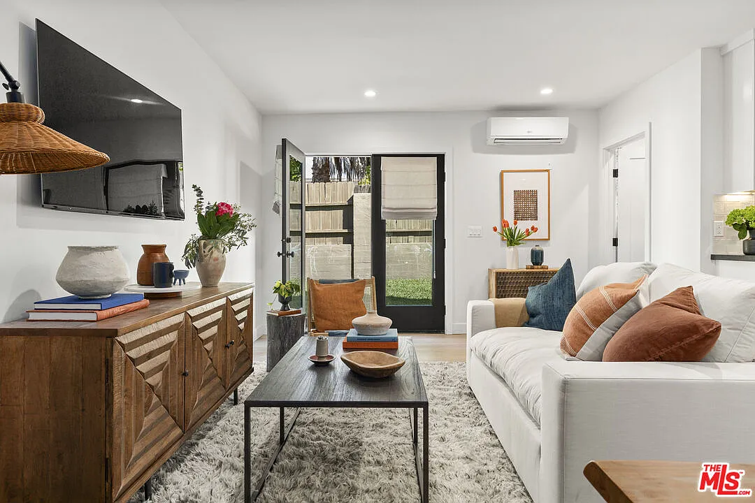 2 bed, 1.5 bath, 800 sqft, $3,850 — Photo 3