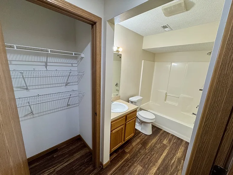 426 Oakwood Ave #C — Photo 5