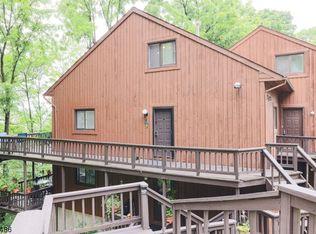 2 Davos Dr, Vernon, NJ 07462