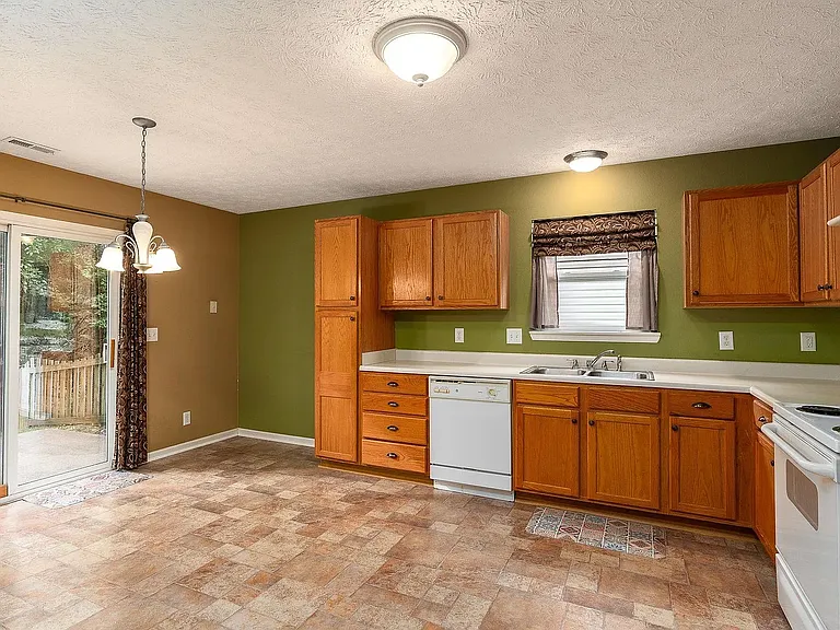 329 Bluegrass Dr — Photo 15