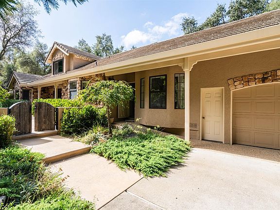 3rd image of 18112 Mustang Valley Pl