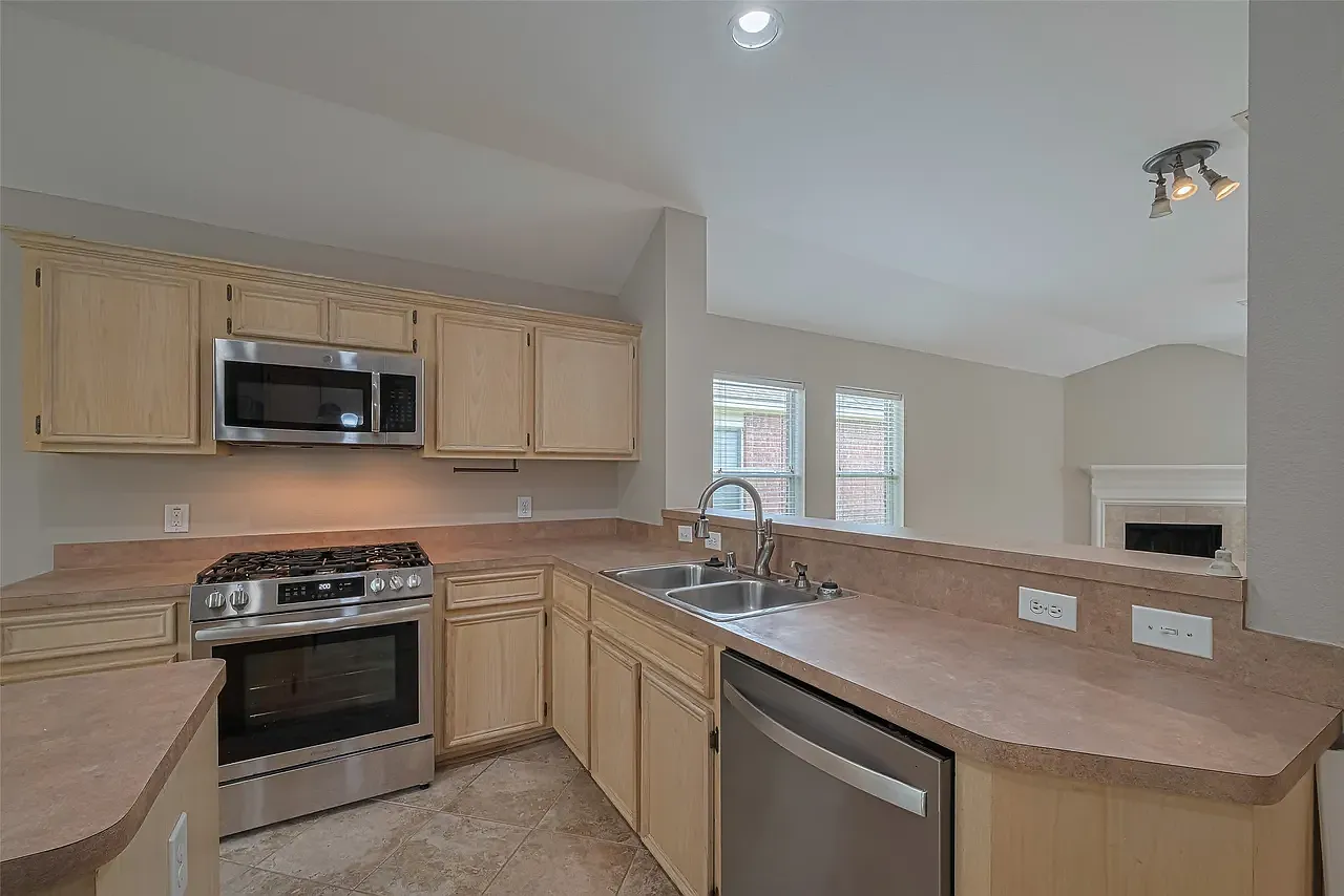 3 bed, 1723 sqft, $1,850 — Photo 3