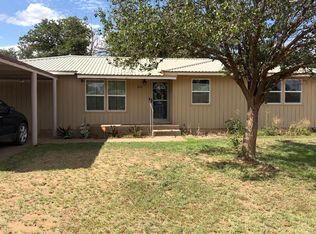 614 16th St, Seagraves, TX 79359