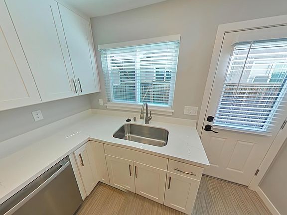 5th image of 230 Waverley St APT 3