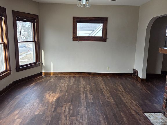 4th image of 2834 Winsted Dr #Up